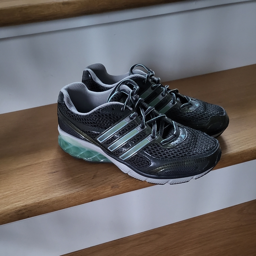 Adidas running shoe, size 6 1/2